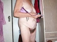 Nonna russa con tette cadenti e fica pelosa