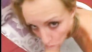 Video porno - puttanella bionda ingoia tutto