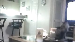 Anteprima del video: Bella biondina sbocchina in ginocchio