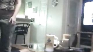 Bella biondina sbocchina in ginocchio