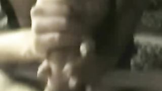 Anteprima del video: La troia sega e succhia fino alla sborrata