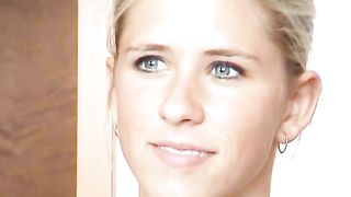 Video porno - troia tettona si masturba