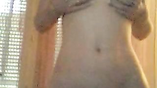 Ragazza francese spogliarello in webcam