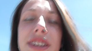 Video porno - bionda trombata in lingerie blu