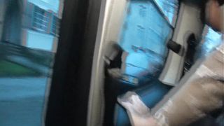 Video porno - troietta fa il suo primo bocchino