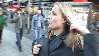 Video porno - studentessa trombata nei bagni