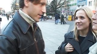 Video porno - studentessa trombata nei bagni