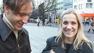 Video porno - studentessa trombata nei bagni