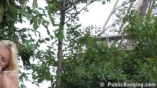 Video porno - bionda figa siliconata