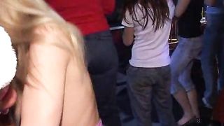 Video porno - sexy asiatica sesso a tre e bukkake