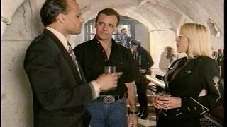 Anteprima del video: Video porno - ragazza vergine fa bocchino e spagnola