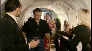 Video porno - ragazza vergine fa bocchino e spagnola