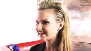 Video porno - pompino sexy ragazza in lingerie