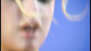 Video porno - zoccola si fa fottere da dietro