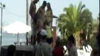 Video porno - puttana divora quattro cazzi