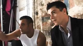 Moglie si masturba con dildo enorme