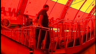 Ragazza bionda timida fa sesso con fidanzato