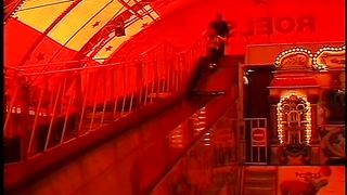 Ragazza bionda timida fa sesso con fidanzato