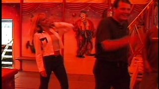 Ragazza bionda timida fa sesso con fidanzato