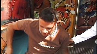 Ragazza bionda timida fa sesso con fidanzato