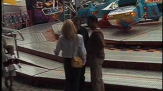 Ragazza bionda timida fa sesso con fidanzato