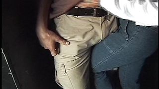 Video porno - pompino in cambio di un passaggio in auto