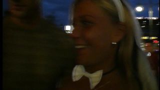 Video porno - donna tettona fa servizio completo