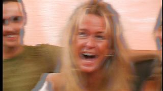 Video porno - donna tettona fa servizio completo