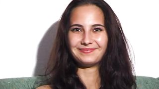 Video porno - biondina vergine scopata hard