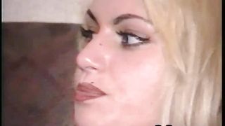 Video porno - biondina vergine scopata hard