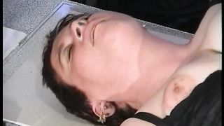 Bocchino ragazza tedesca mascherata