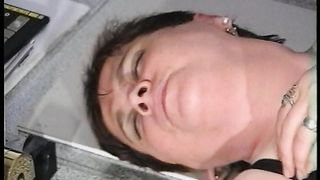 Bocchino ragazza tedesca mascherata