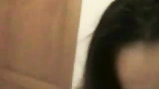 Ragazza fa pompino e sega al fidanzato