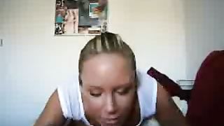 Anteprima del video: Ragazza esibizionista pompino e sborrata sulla fica