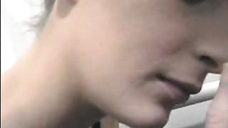 Coppia amatoriale sesso al centro commerciale