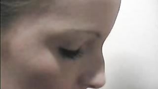 Coppia amatoriale sesso al centro commerciale