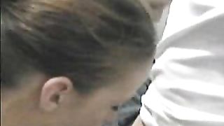 Coppia amatoriale sesso al centro commerciale