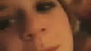 Ragazza figa eccitata fa sesso hard amatoriale