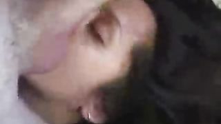 Moglie lecca cazzo enorme del marito