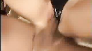 Video porno - sesso di gruppo con asiatica succhia cazzi