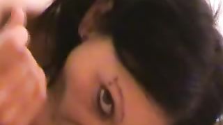 Ragazza sexy pompino e sega con sborrata