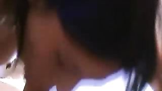 Ragazza sexy pompino e sega con sborrata