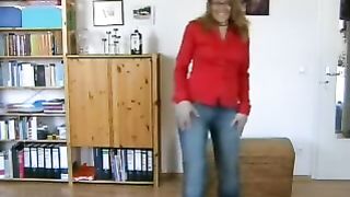 Anteprima del video: Spogliarello e pompino sexy porca tedesca