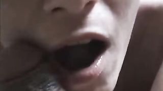 Filmino sesso orale nel bagno