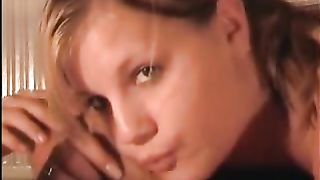 Anteprima del video: Fidanzata succhia grosso cazzo