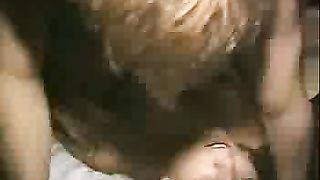 Troietta ubriaca chiavata ad un party amatoriale