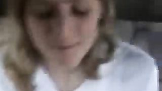 Anteprima del video: Fidanzata bionda pompinara sborrata in bocca