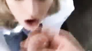 Fidanzata bionda pompinara sborrata in bocca