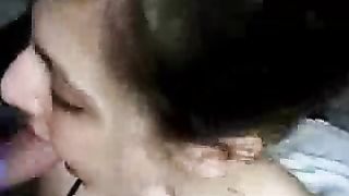 Ragazza maiala trombata ciuccia cazzo