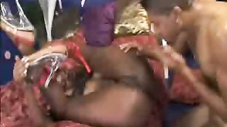 Video porno - Gang Bang con prostituta in collant